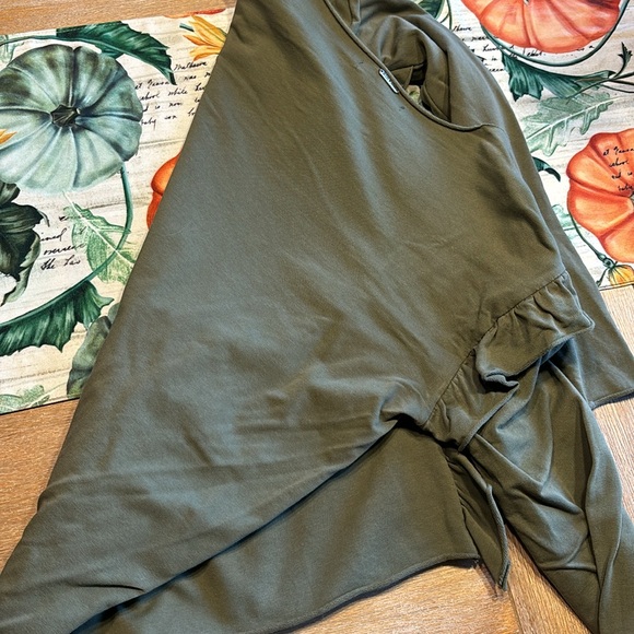 Ruffled sweatshirt - Picture 4 of 5